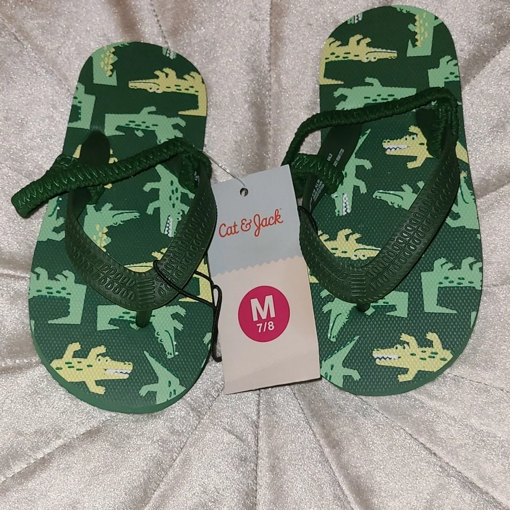New with tags! Cat & Jack Boys Medium green alligator summer sandal flip flops